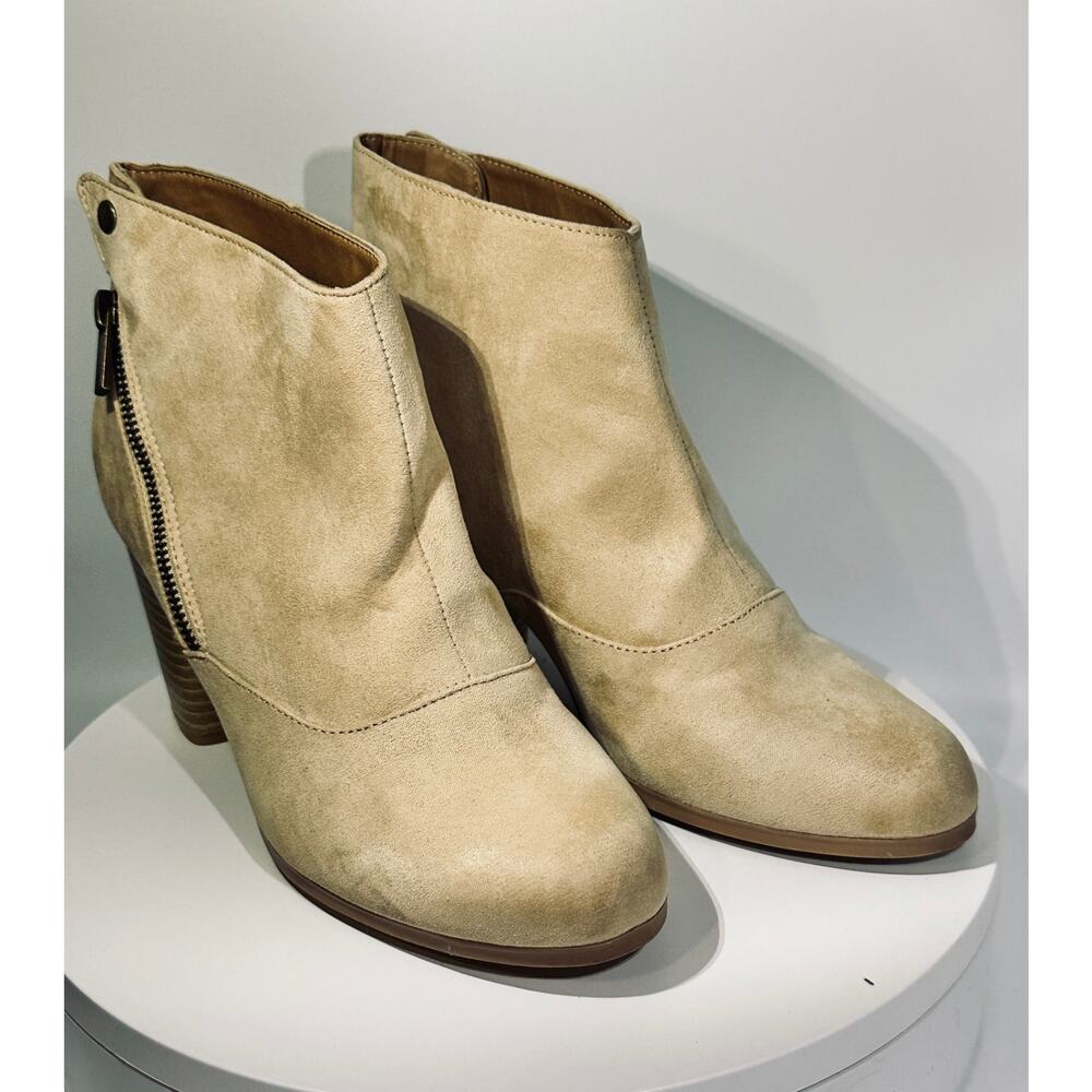Qupid Beige Faux Suede Ankle Booties Womens Size 9 Block Heel Side Zip